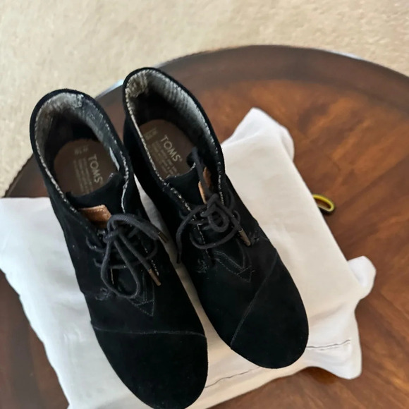 Toms Women's Size 10 W black Suede Covered Wedge Booties - Picture 14 of 14